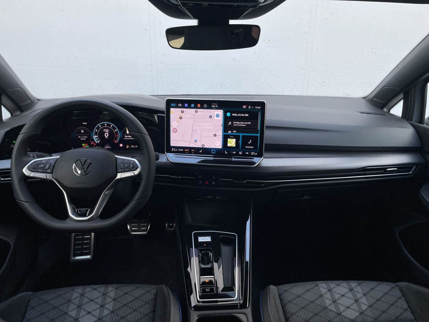 Golf VIII 1.5eTSI DSG R-Line AHK/Kamera/IQ.Light