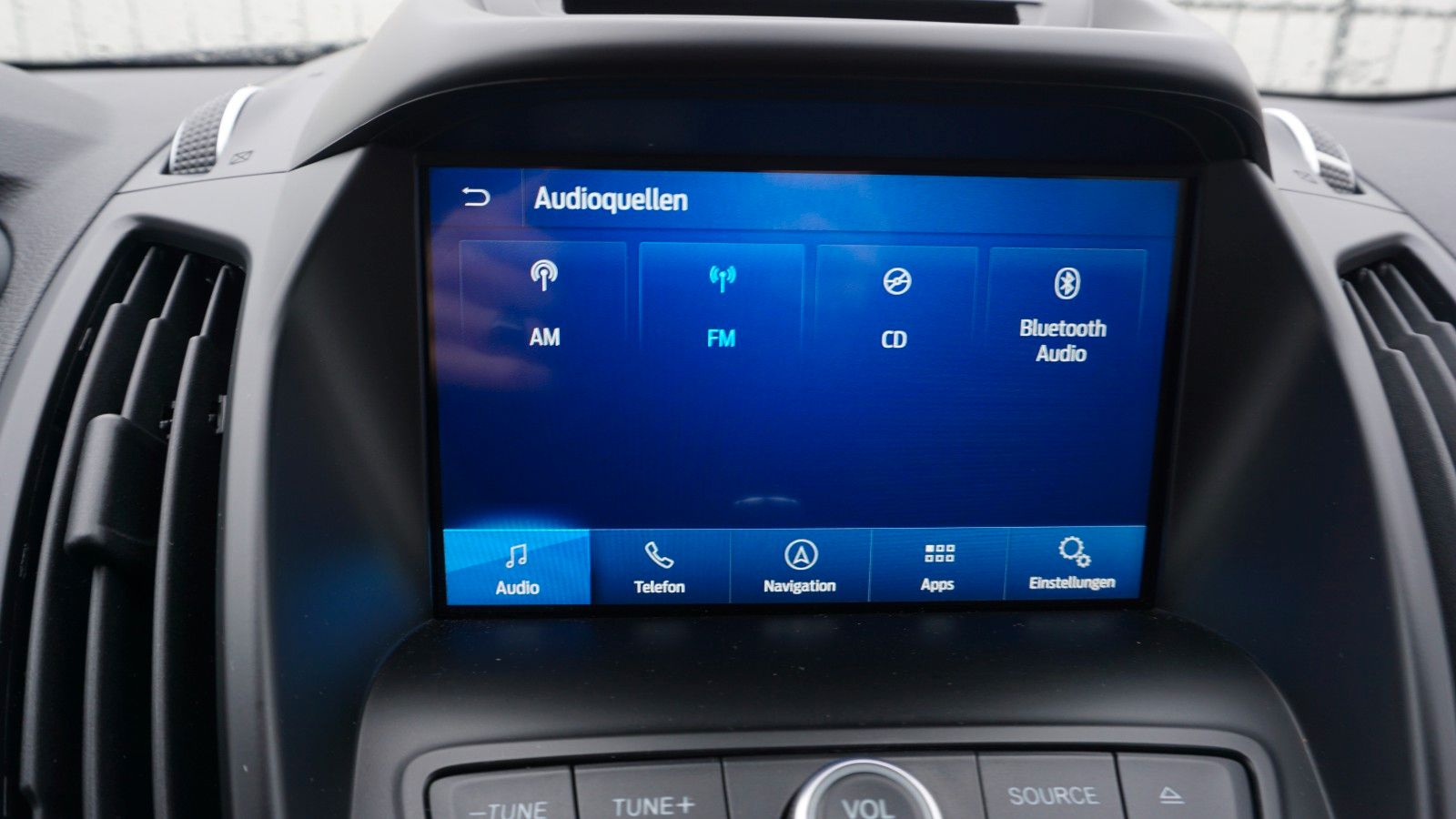 Fahrzeugabbildung Ford Kuga Titanium, Navi, Allrad, PDC, LED