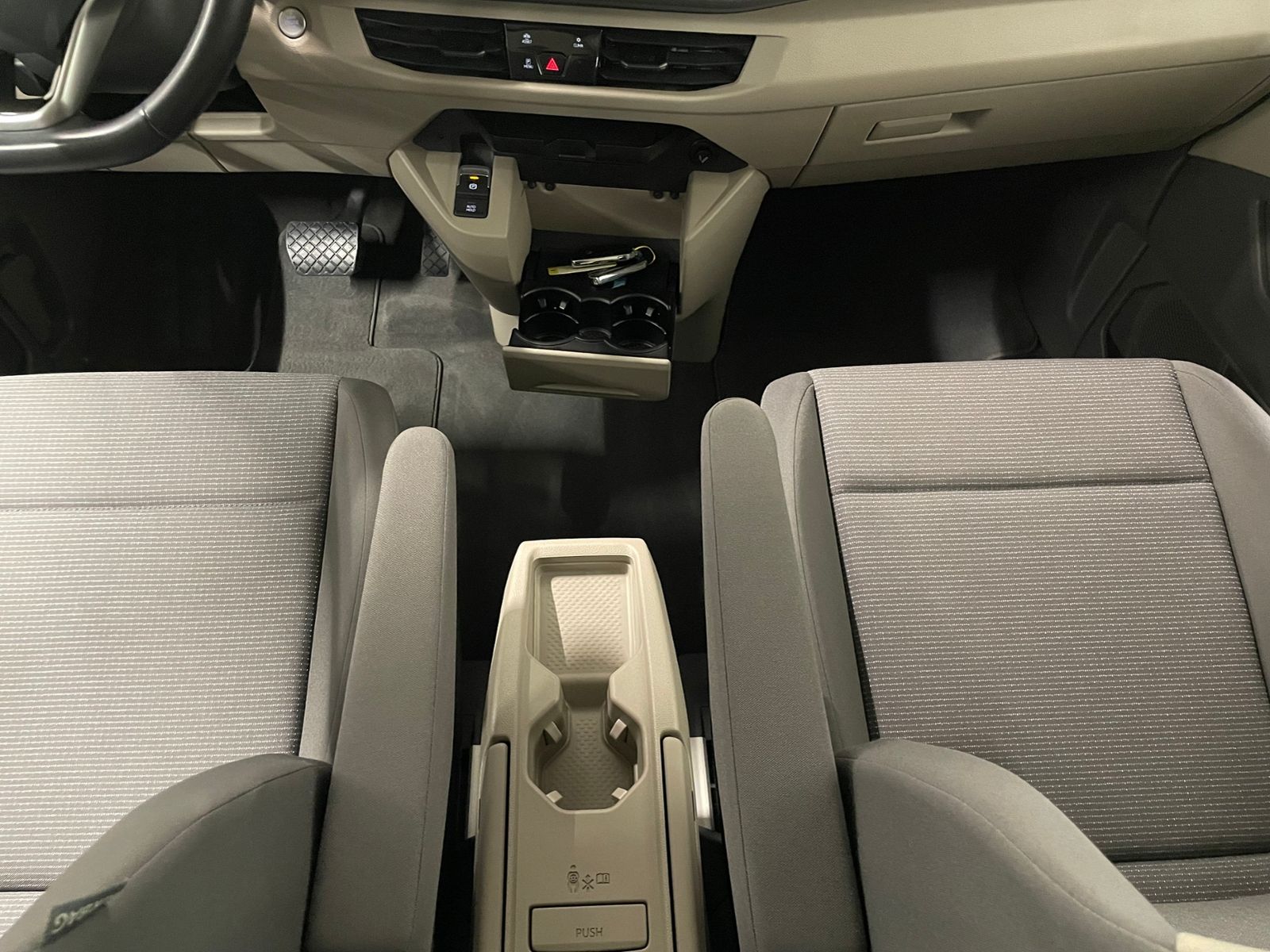 T7 Multivan 2.0 TDI DSG SHZ RFK TEMPOMAT PDC