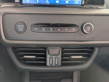 Ford Tourneo Courier Titanium WipaAHK 5JGarantie!