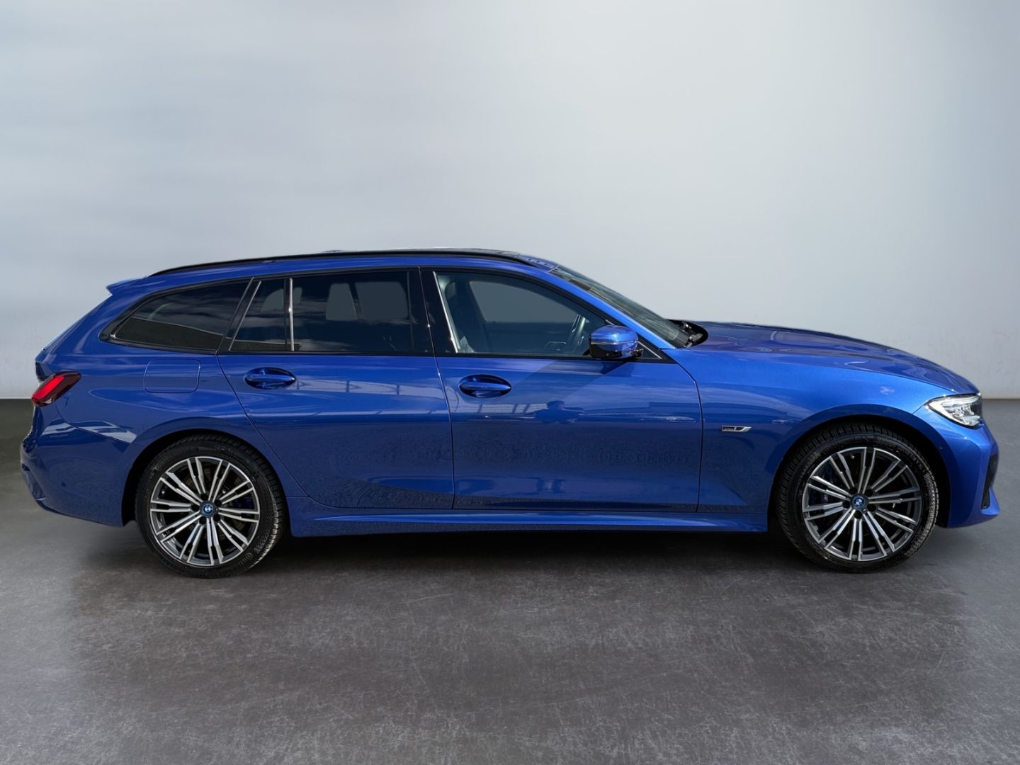 BMW 330 e xDrive M Sport Touring Laser Pano HuD 360° foto 10