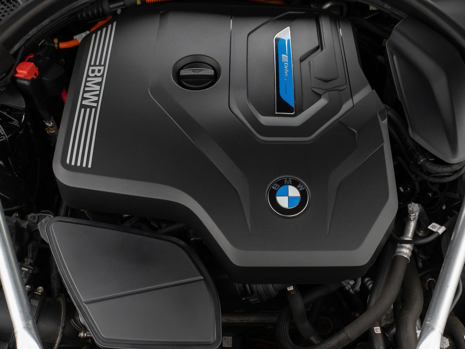 Fahrzeugabbildung BMW 530e Kamera DAB HiFi CockPitPro Fernlichtassist
