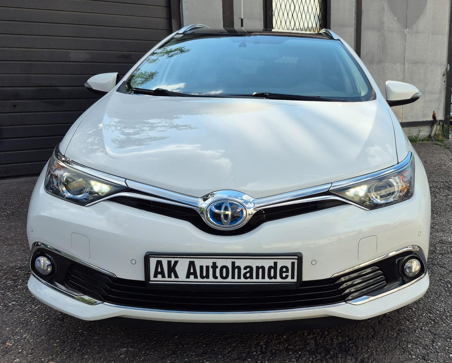 Toyota Auris Touring Sports Hybrid Panorama-Dach Navi