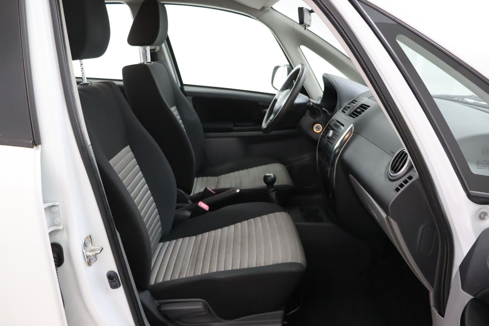 Fahrzeugabbildung Suzuki SX4 1.6 VVT * 1. Hand *HU/AU bis 11.2027 * Klima