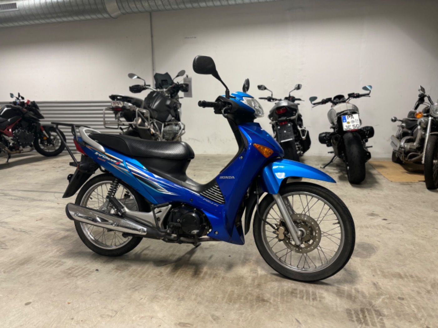 Fahrzeugabbildung Honda Innova 125 ANF 125, Reifen und KESA NEU,