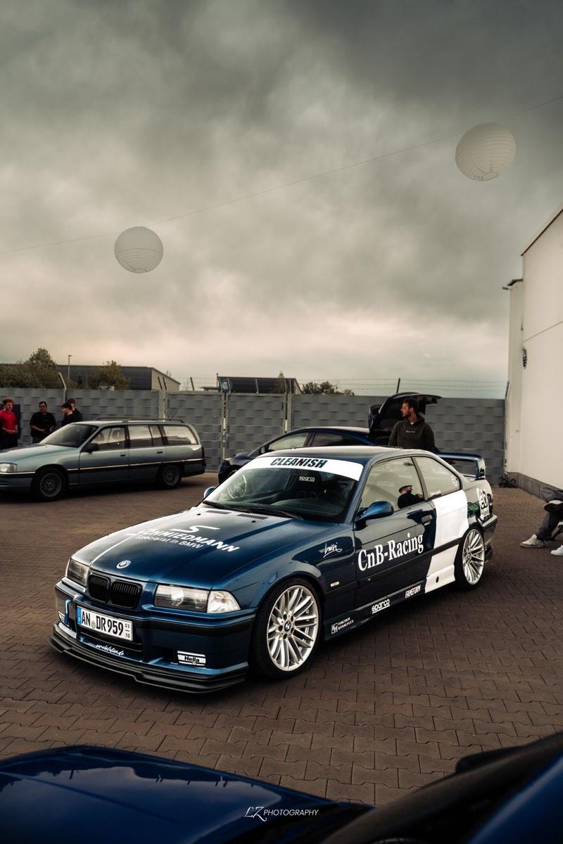 BMW 323