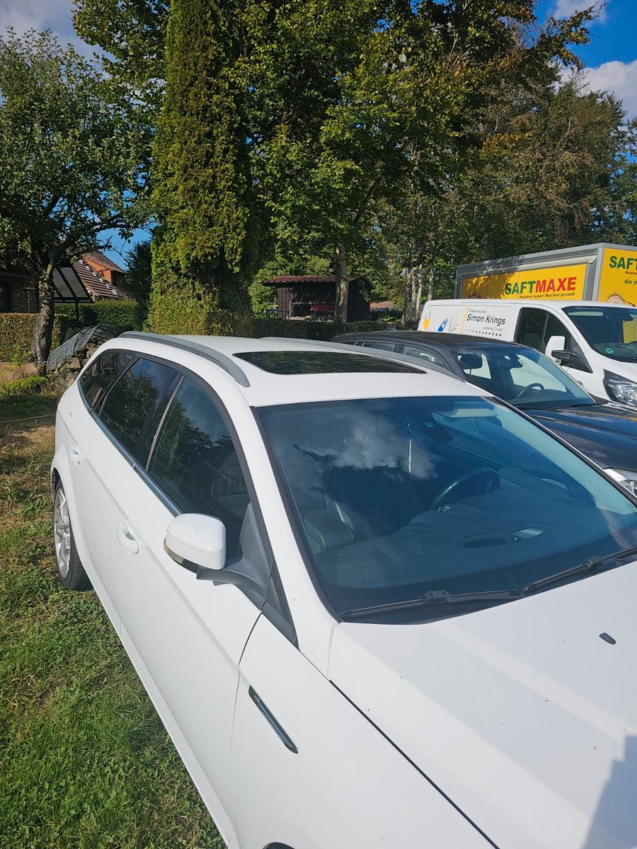 Ford Mondeo 2013 — rear view