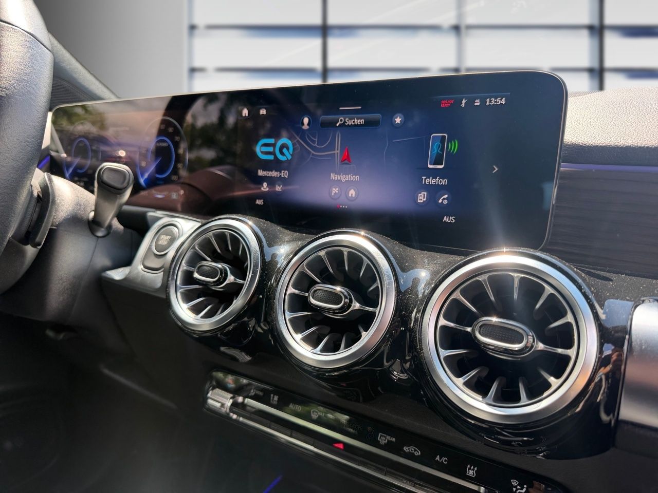 Fahrzeugabbildung Mercedes-Benz EQB 300 4M BONUS+AHK+FAHRASS+LHZ+CARPLAY+ALLRAD+