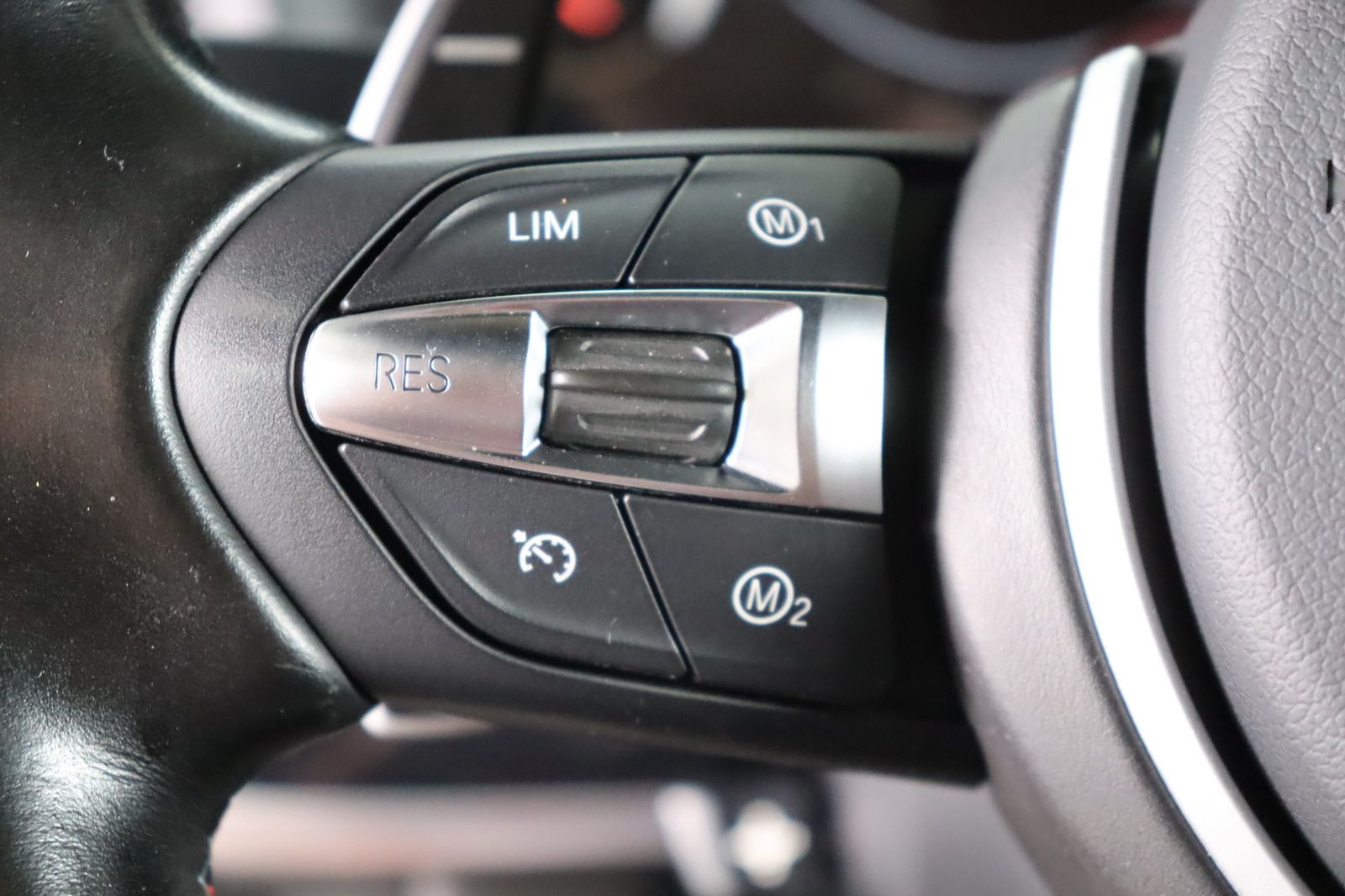 Fahrzeugabbildung BMW X6 M * HUD * LEDER * 360° Kamera