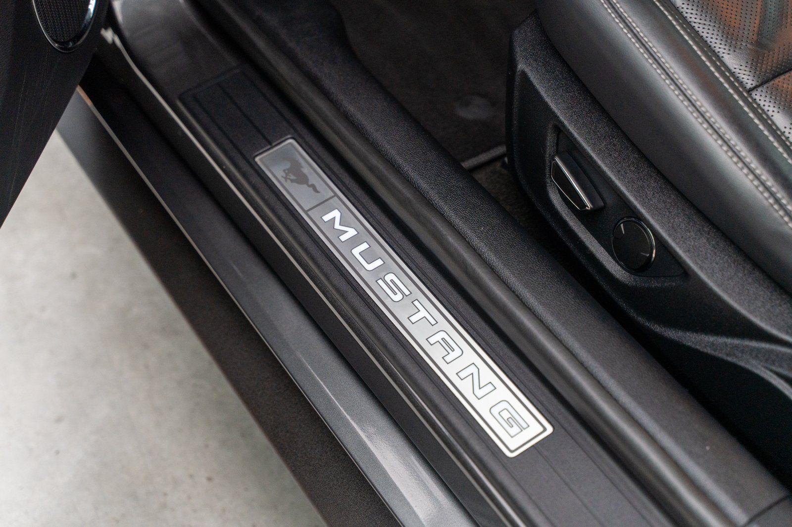 FORD Mustang (Mustang GT 5.0 Convertible COC/Navi/B&O/Sitzhzg)