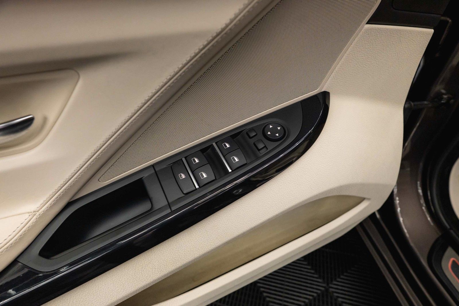 Fahrzeugabbildung BMW 650i Gran Coupé Sport Shadow Line *Pano*ACC*LED*