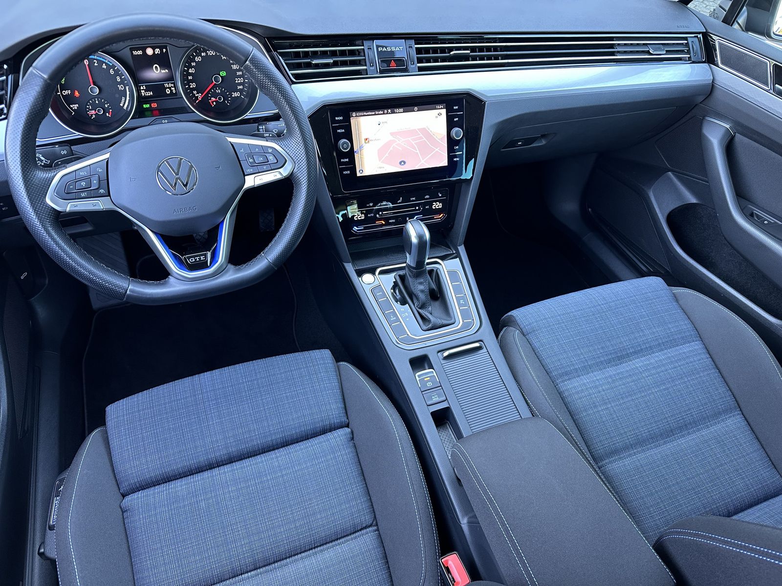Fahrzeugabbildung Volkswagen Passat Variant 1.4 TSI DSG GTE NAV+LED+AHK+ACC