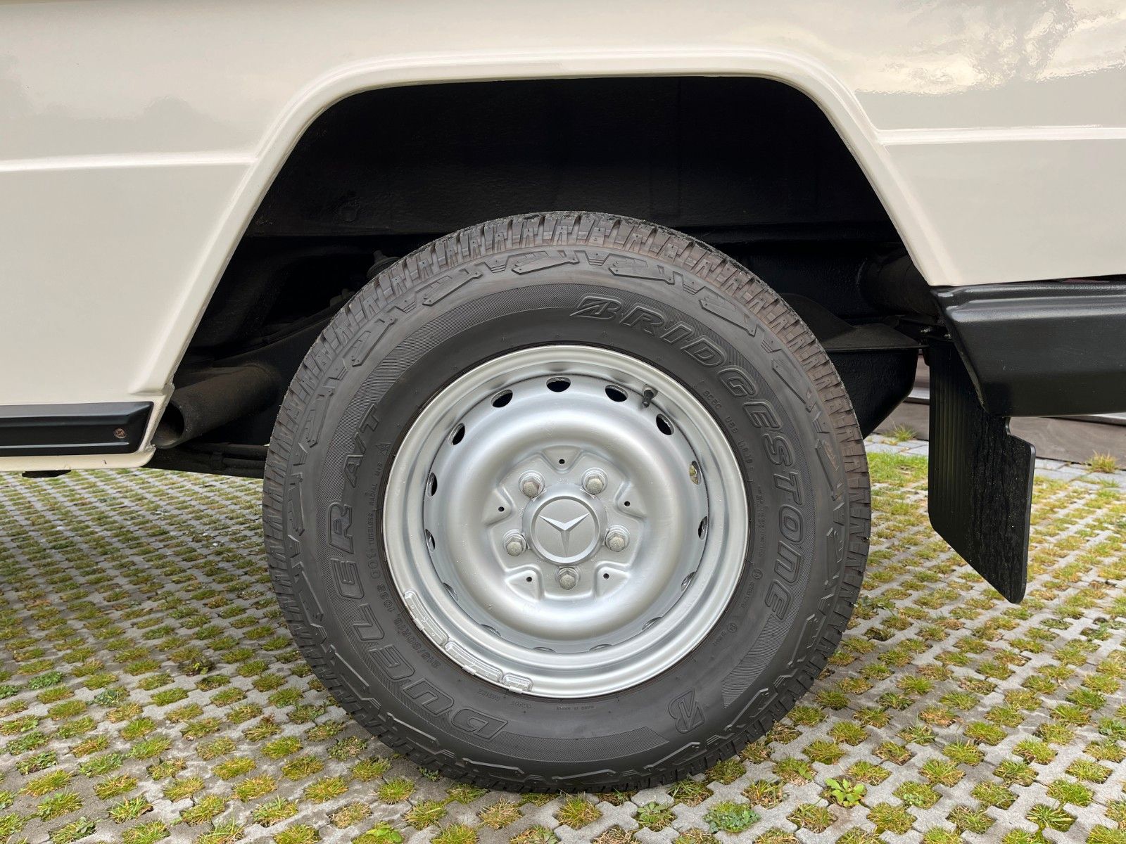 Fahrzeugabbildung Mercedes-Benz 200 GE