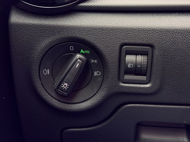 Fabia 1.0 MPI Active KLIMA PDC LED SCHEINWERFER