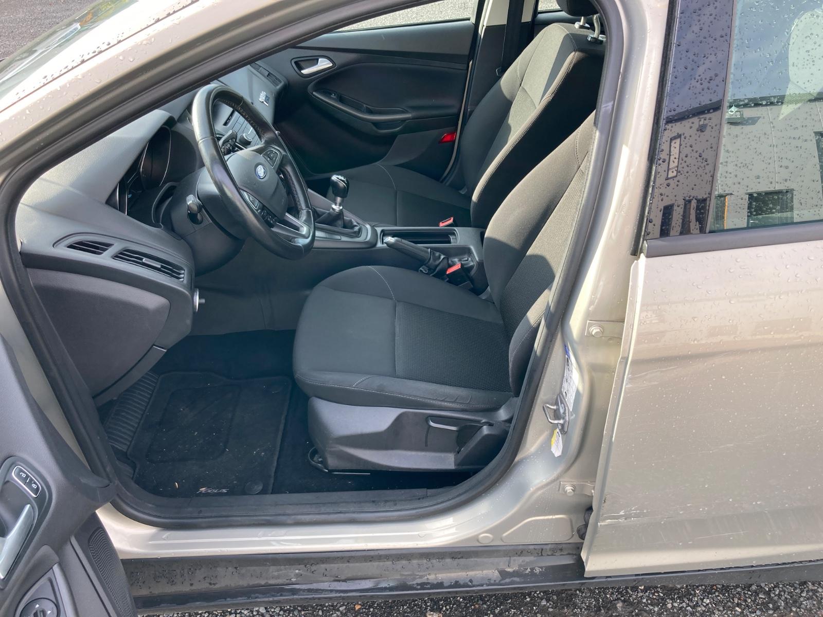 Ford Focus 2015 — photo 11