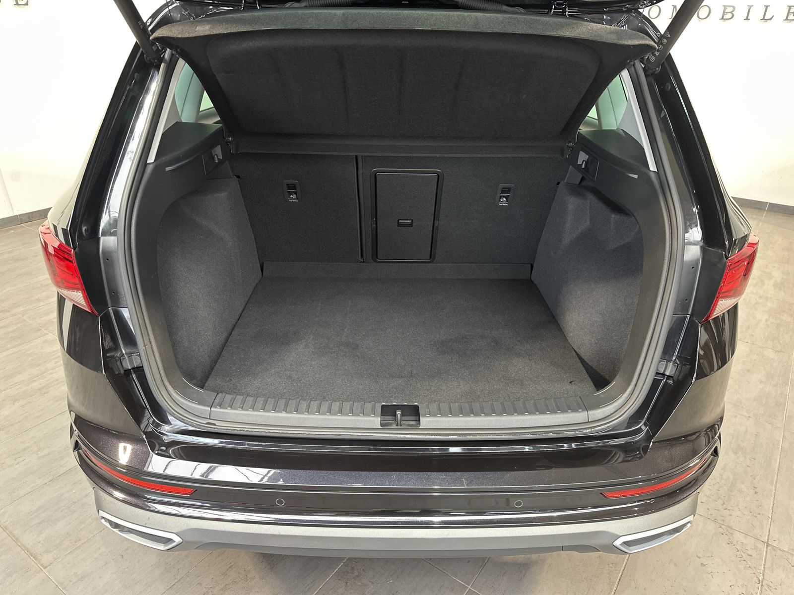 Fahrzeugabbildung SEAT Ateca FR 4Drive NAV+LED+19ZOLL+VCOCKPIT+KAM+ACC