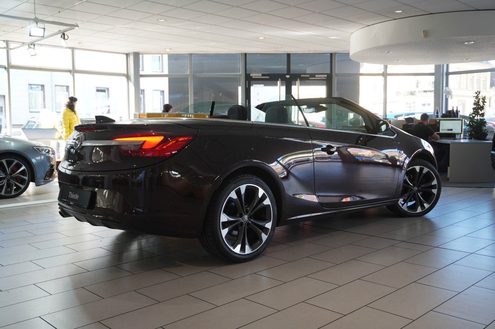 Fahrzeugabbildung Opel Cascada 1.4T EDITION SPORT/SHZ/TEMP/USB/BI-COLOR