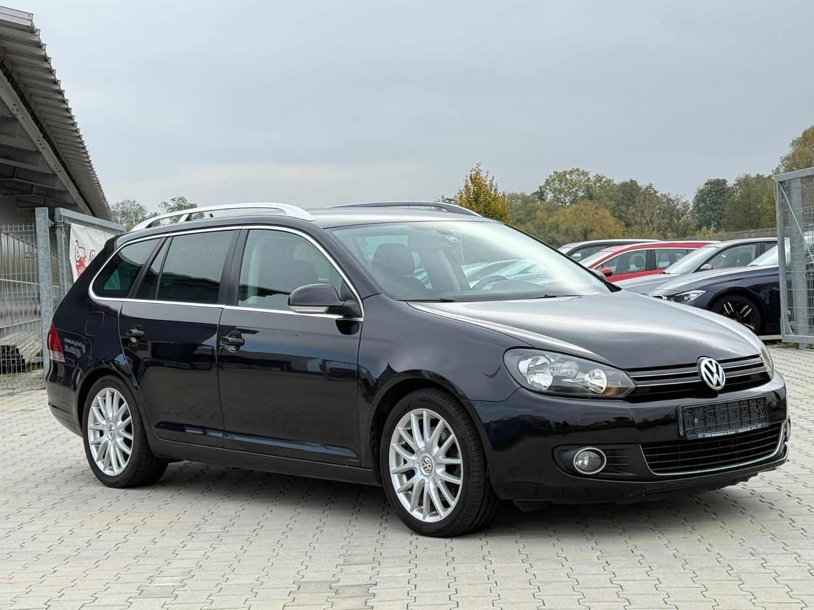 Volkswagen Golf 2010 — interior