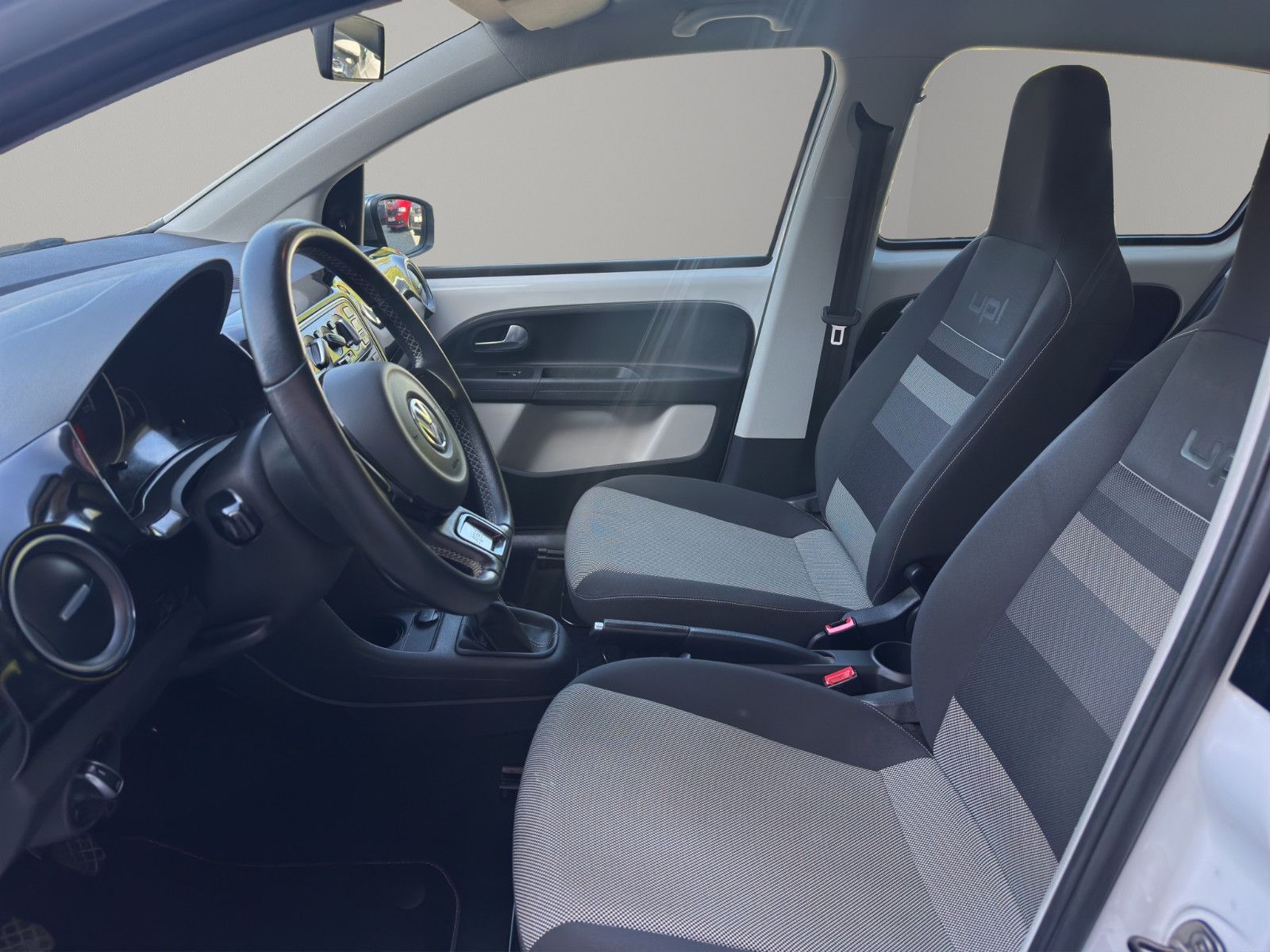 Fahrzeugabbildung Volkswagen up! cheer up! KLIMA 4-TÜRIG AUS 1.HAND