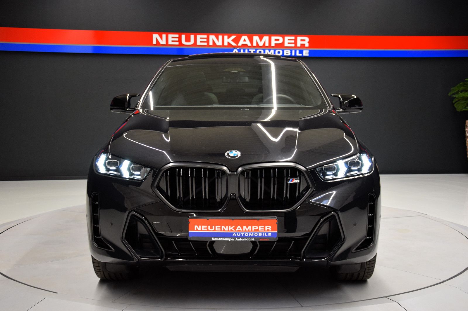 Fahrzeugabbildung BMW X6 M60i xDrive Pano B&W Sitzlüft HuD 22" Standhz