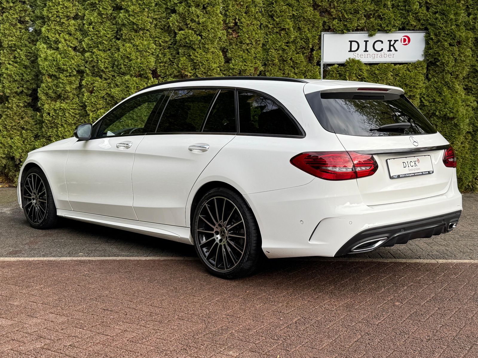 Fahrzeugabbildung Mercedes-Benz C 300 d 4M AMG-Line MULTIB+NIGHT+NAV+KAM+VIRTUAL