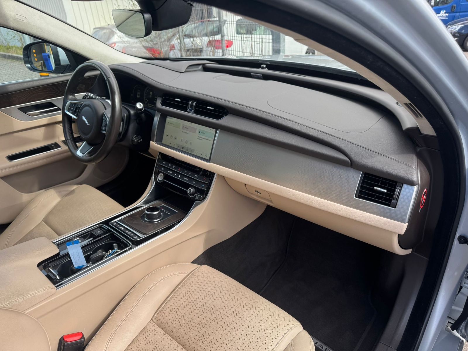 Fahrzeugabbildung Jaguar XF 30d 300PS Prestige Automatik LED+HUD+ACC+Lane