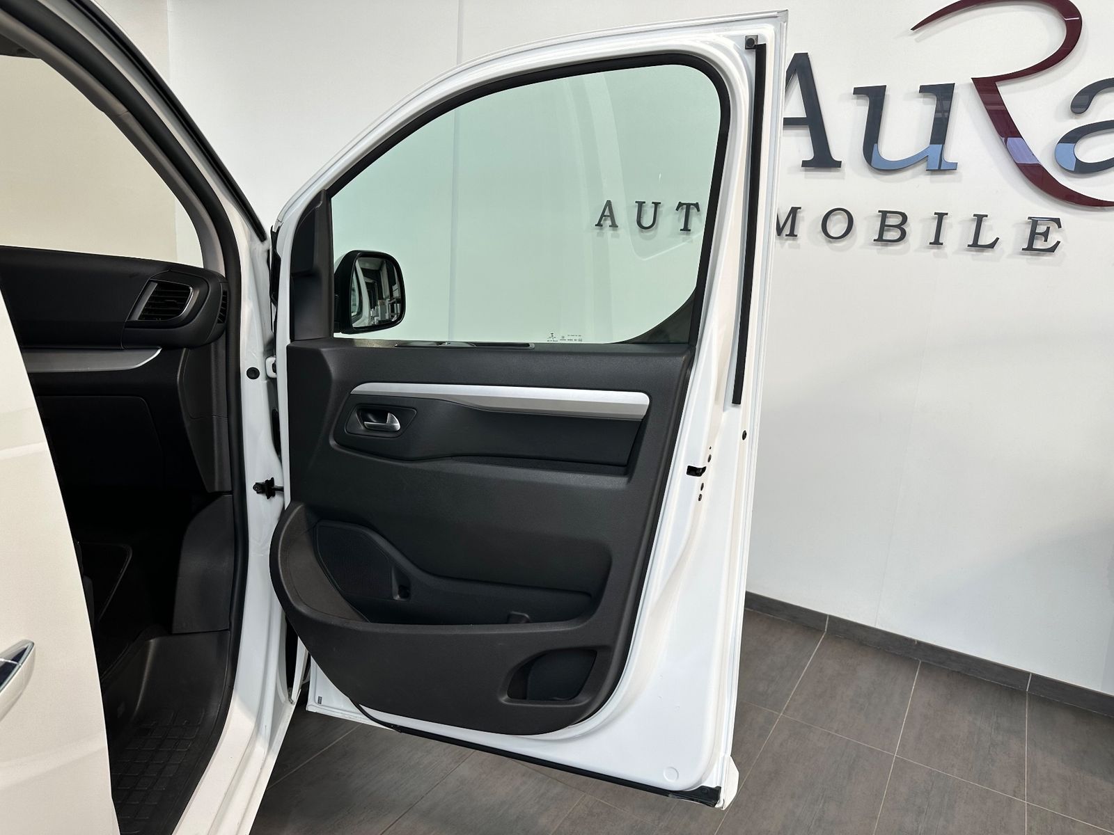 Fahrzeugabbildung Opel Zafira Life L2H1 2.0 Diesel NAV+PANORAMA+AHK+HUD
