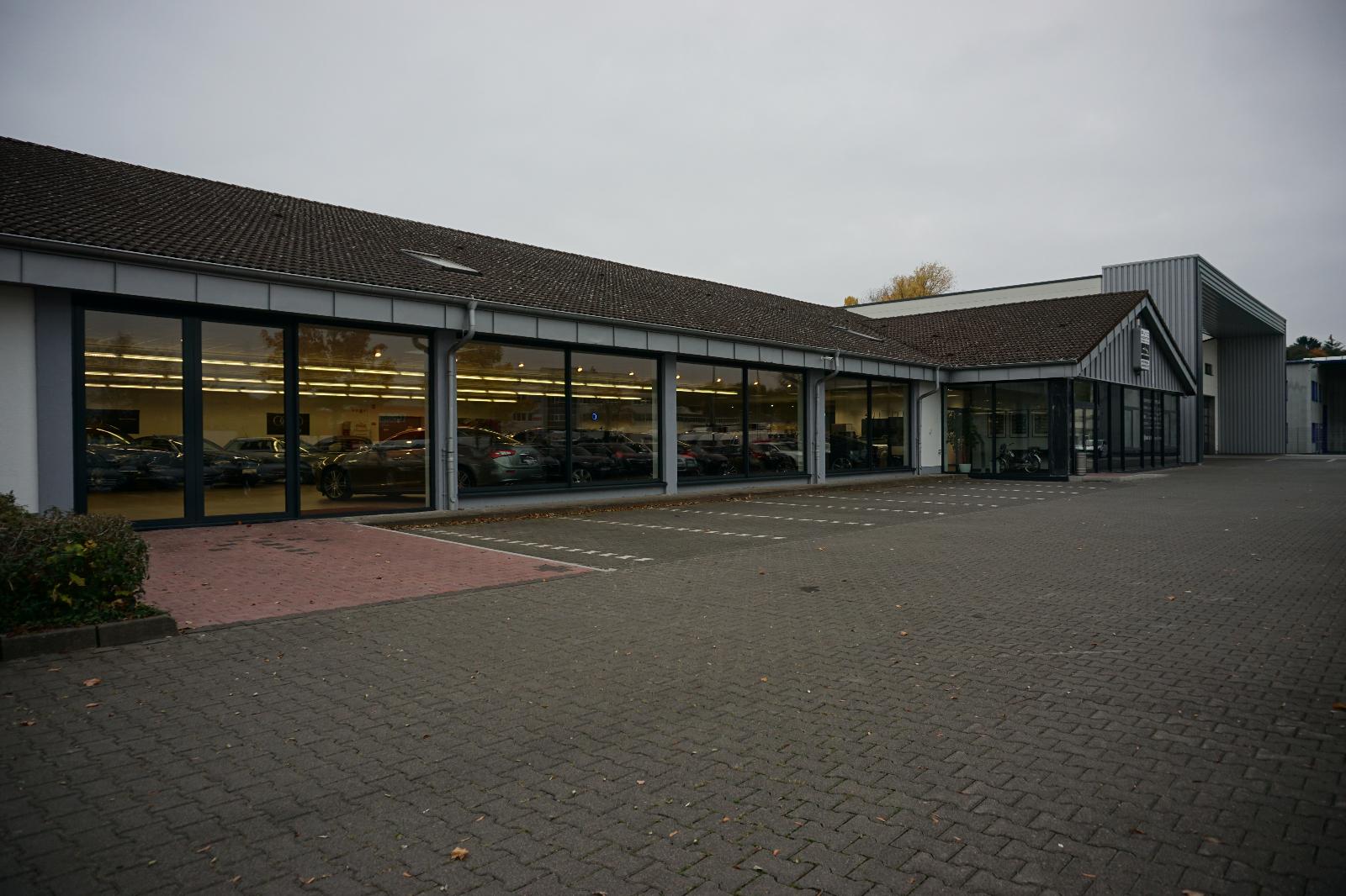 showroom-image-top