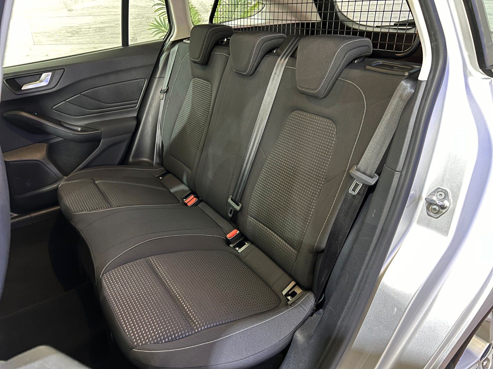 Fahrzeugabbildung Ford Focus Turnier  1,5 TDCI *E-HECKKLAP *SPUR*DAB*
