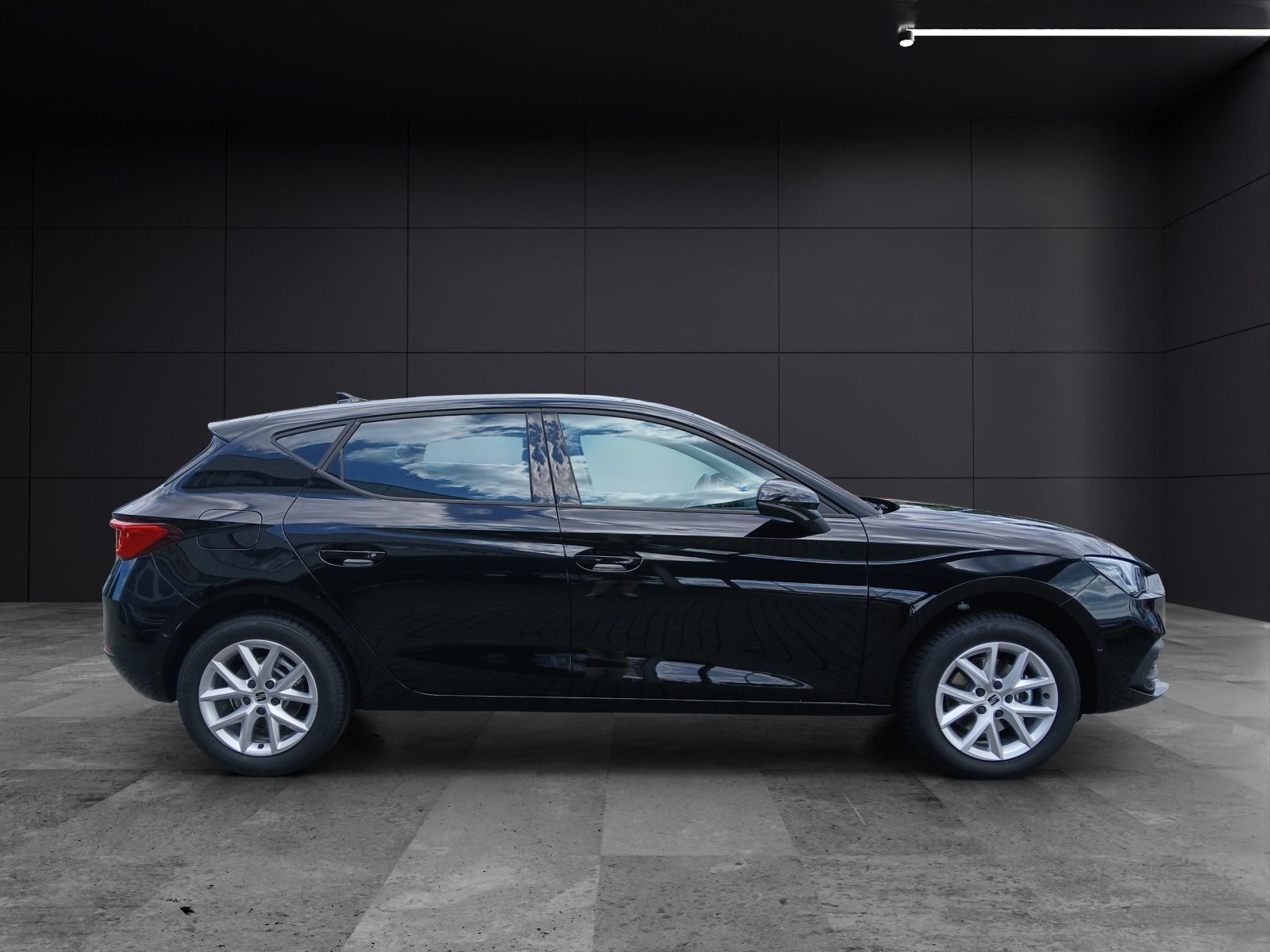 Fahrzeugabbildung SEAT Leon 1.5 eTSI Road Edition Kamera SH