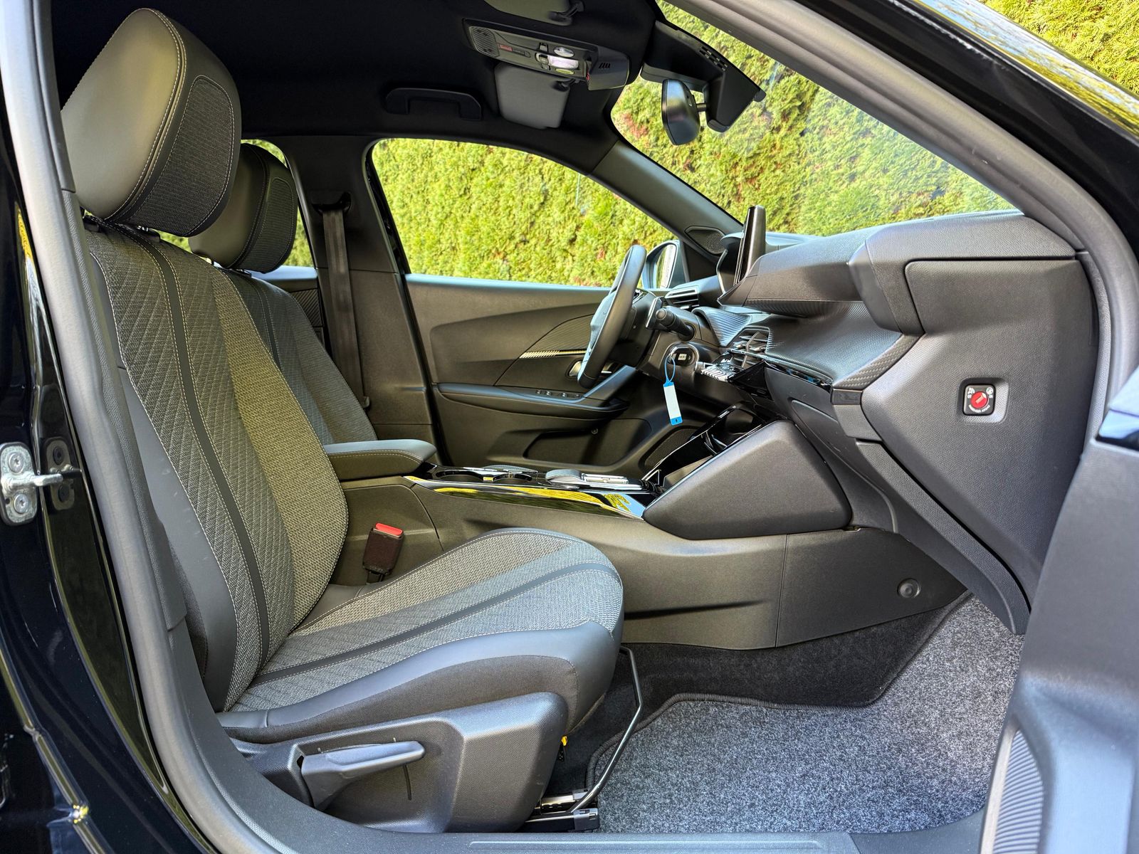 Fahrzeugabbildung Peugeot 2008 1.5Blue-HDI Allure LED+NAV+SHZ+AHK+KAM+VIRT