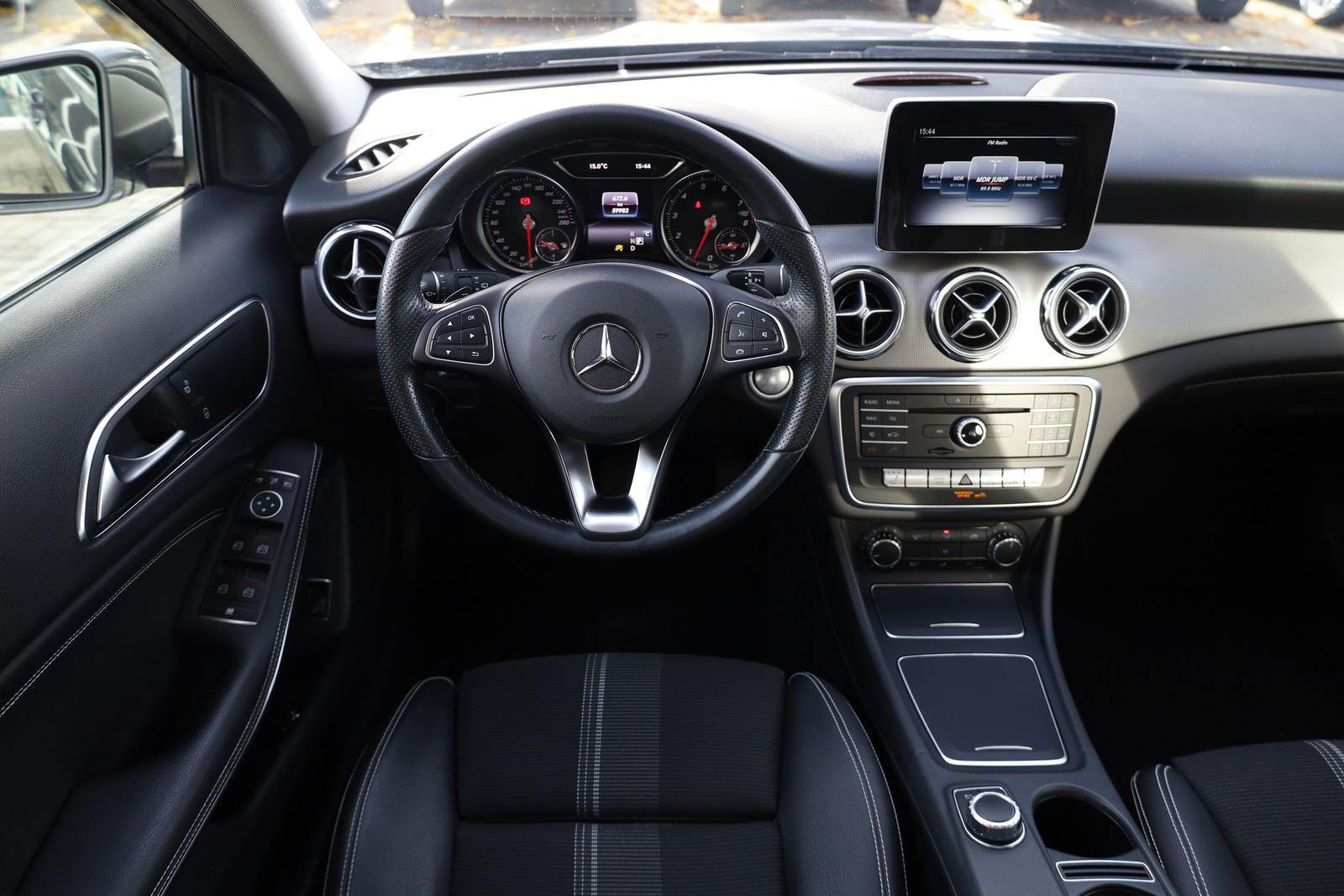 Mercedes-Benz GLA 200 Urban Aut. AHK LED 360° Navi Panorama