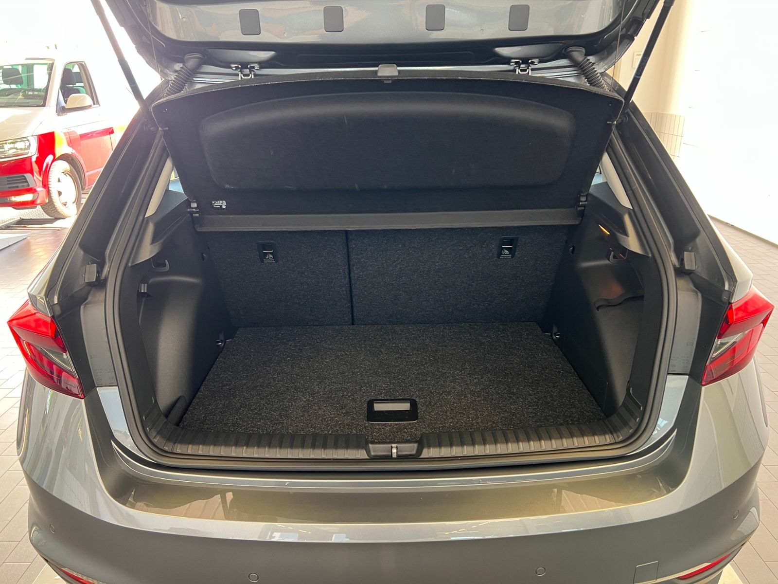 Fahrzeugabbildung SKODA Fabia Selection Tour 1.0 TSI *Vorb. AHK, LED, Ka