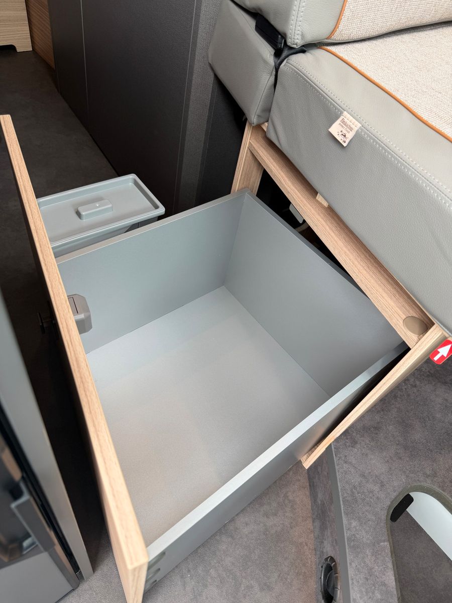 Fahrzeugabbildung Malibu Van first class - two rooms GT skyview 640 LE RB