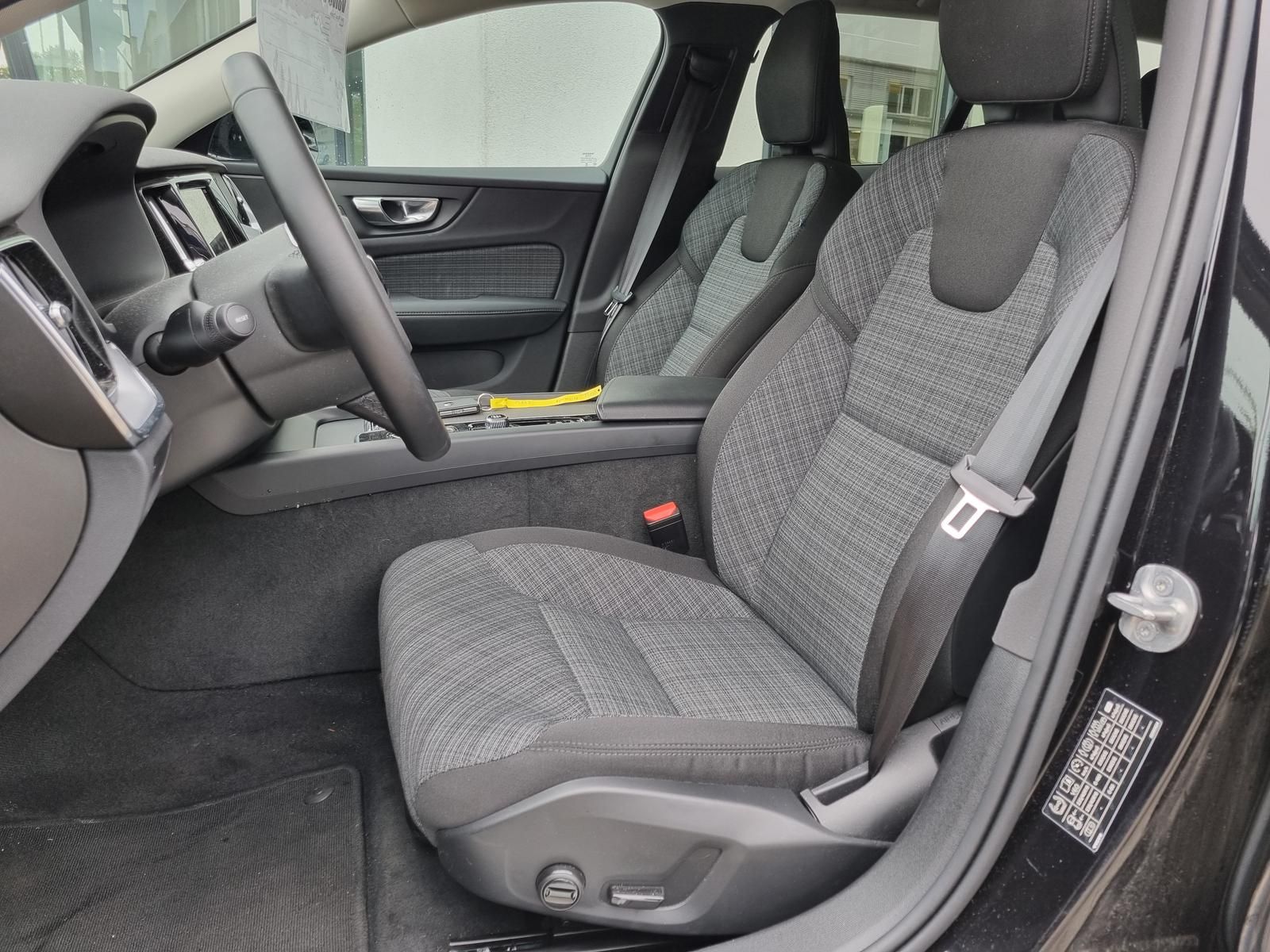 Fahrzeugabbildung Volvo V60 B4 Benzin Core '360-Cam, ACC, Pilot Assist'