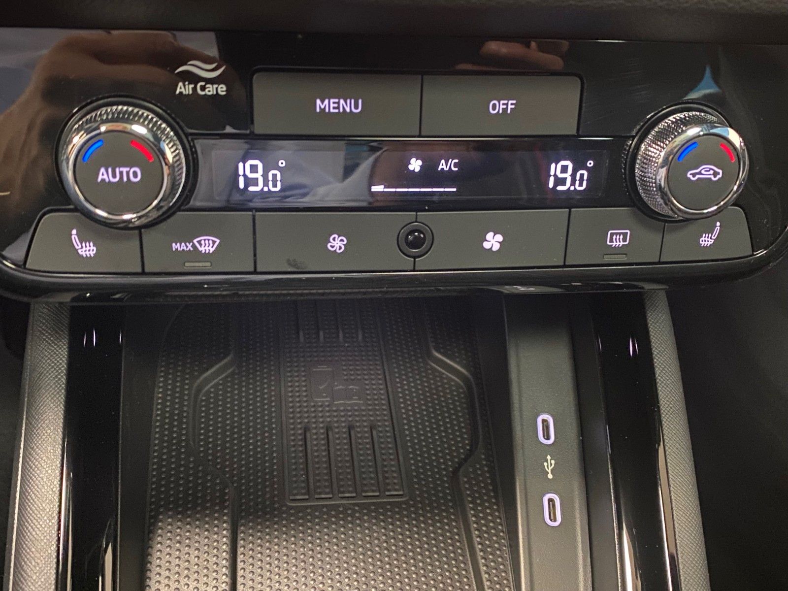 Fahrzeugabbildung SKODA Kamiq 1.0 TSI DSG Monte Carlo+MATRIX+PANORAMA+BC