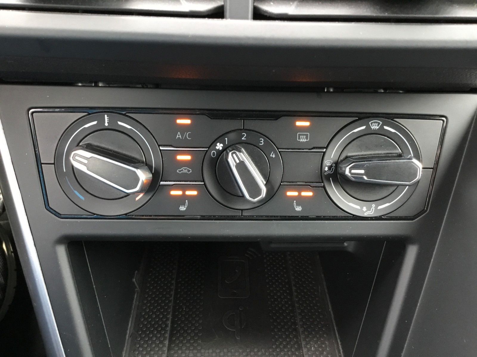 Fahrzeugabbildung Volkswagen Taigo 1.0 TSI Life+LED+App Connect+Kamera