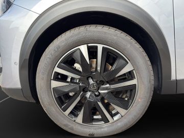 Peugeot 2008 GT Hybrid 145 Kam.+KeyLess+Massage+Navi+SD