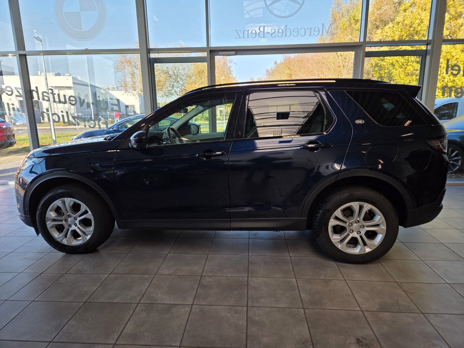 Fahrzeugabbildung Land Rover Discovery Sport Hybrid R-Dynamic S AWD