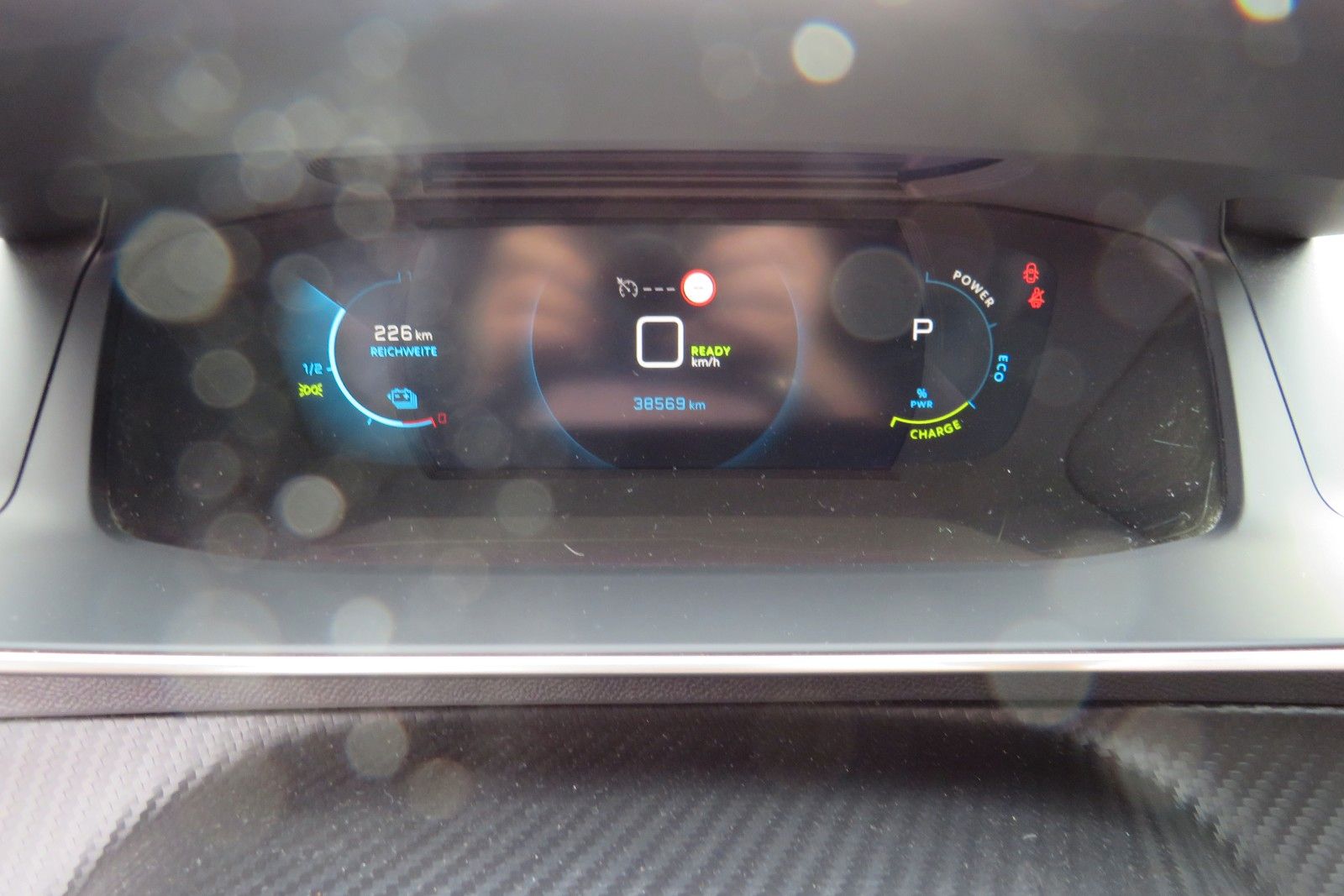 Fahrzeugabbildung Peugeot 2008 e- GT SITZH. NAVI KAMERA PDC 1.HD