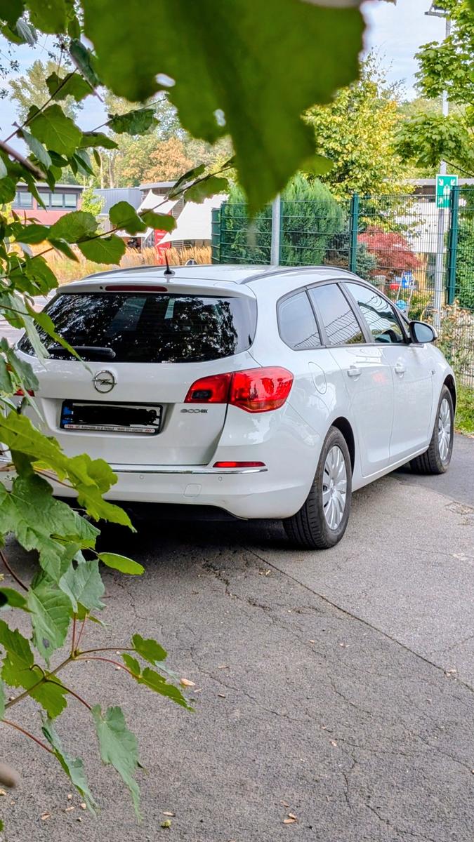 Opel Astra 2013 — photo 5