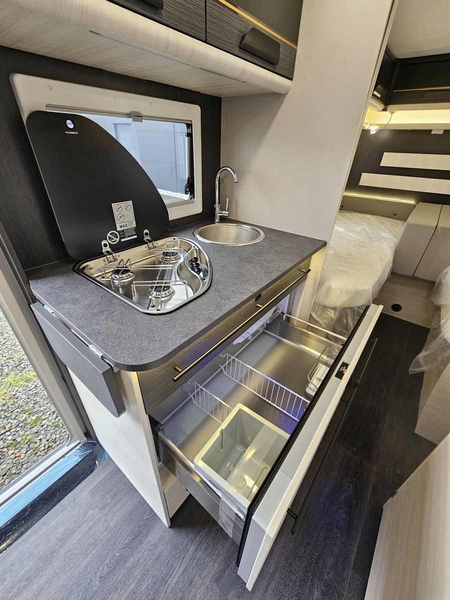 Fahrzeugabbildung Sterckeman Open Edition 522LJ 1800 kg; Truma C4, Trittstufe