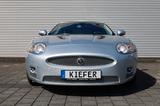 Jaguar XKR  Coupé 4.2 V8 R/ALPINE/SHZ/PDC/SitzMemory/20 - silberne Jaguar XKR