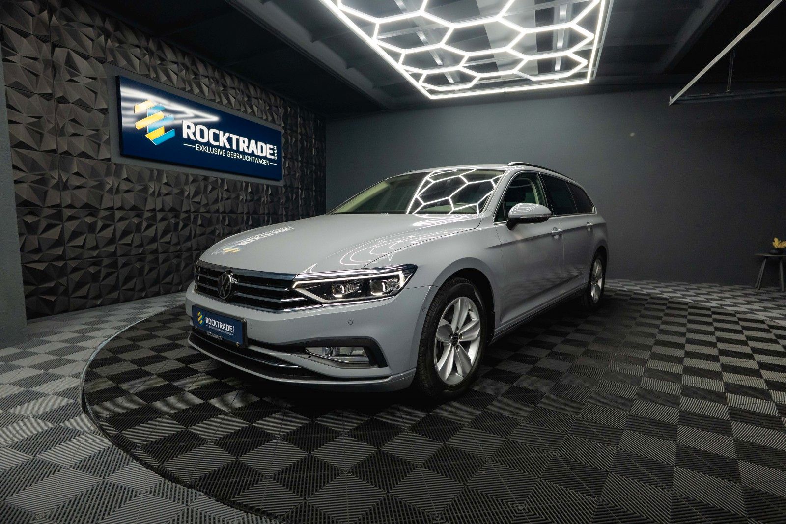 Fahrzeugabbildung Volkswagen Passat Variant 2.0 TDI IQ Business *ACC*LED*DCC*