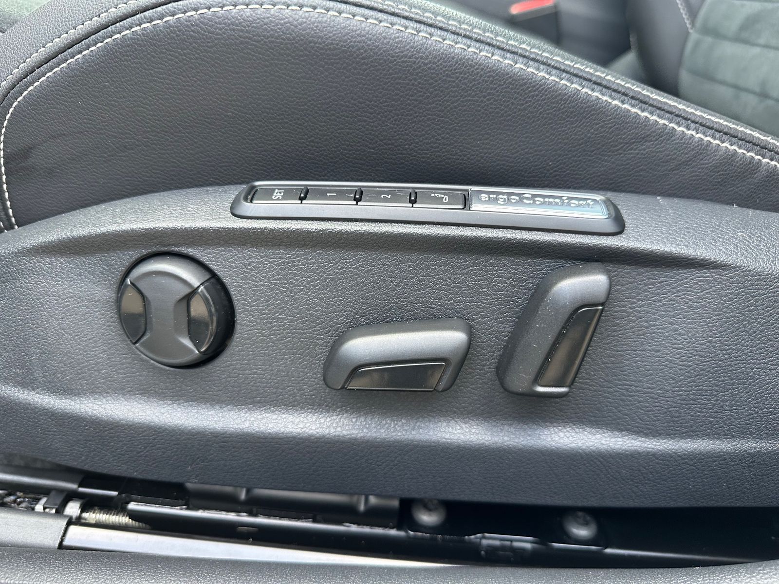 Fahrzeugabbildung Volkswagen Passat Variant 1.4 TSI DSG GTE NAV+IQ-LIGHT+PANO