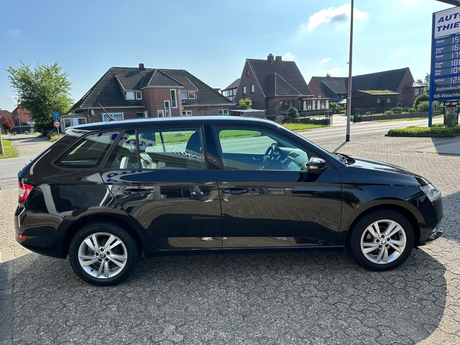 Fahrzeugabbildung SKODA Fabia Combi 1.0 TSI Ambition SHZG/BT/GJR/CarPlay