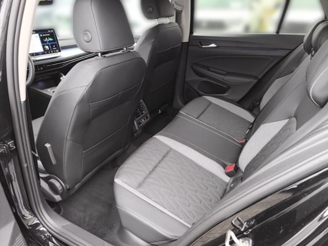 Fahrzeugabbildung Volkswagen Golf VIII 1.5 TSI Enegy LED NAVI AHK CLIMATRONIC