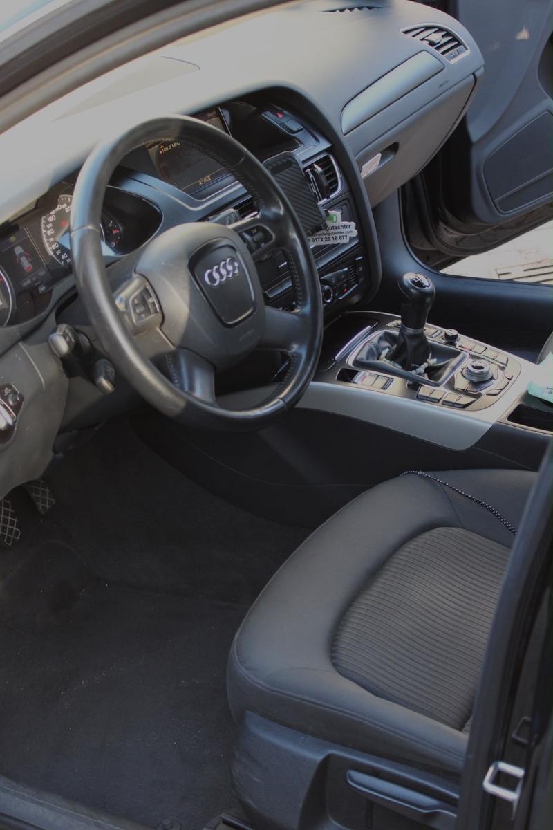 Audi A4 2010 — photo 9