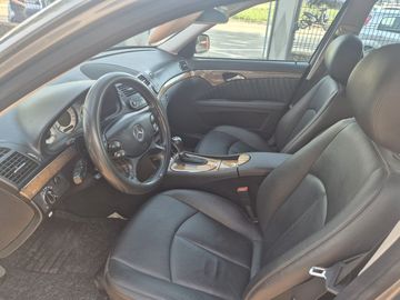 Mercedes E 220 - 8