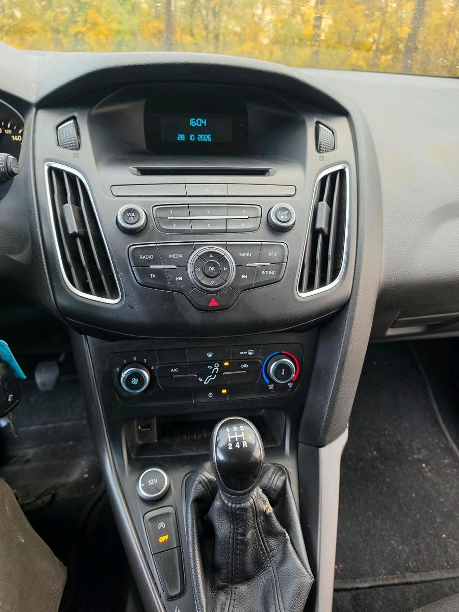 Ford Focus 2014 — photo 14